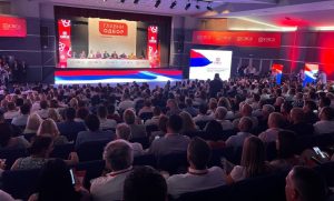 Cijela sala aplaudirala: Glavni odbor SNSD-a potvrdio kandidature Dodika i Cvijanovićeve VIDEO