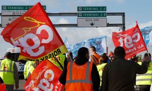 Radnici ne odustaju: Nastavlja se štrajk na aerodromu “Šarl de Gol”