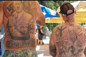 Pozvana policija: Prekriveni nacističkim tetovažama ušli u kafić FOTO