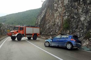 Težak udes u Crnoj Gori: Јedna osoba poginula, četiri povrijeđene u automobilu bh. registracija VIDEO