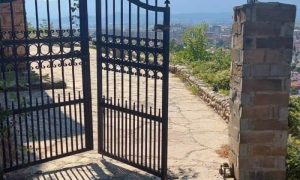 Svetinje na udaru: Crkva Svetog Spasa u Prizrenu ponovo na meti vandala