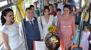 Tako je sve krenulo: Jovana i Goran se vjenčali u autobusu VIDEO
