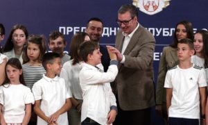 Vučić ugostio srpsku djecu iz regiona: Čuvajte srpski jezik, posebno ćirilicu