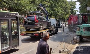 Burno u centru Banjaluke: Pauk odvezao Vukanovićev Volvo, počelo asfaltiranje FOTO/VIDEO