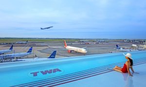 Aerodrom pretvoren u hotel: Bazen na „avionskoj pisti“ VIDEO