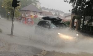 Ulice prepune vode: Jaka kiša pogodila Banjaluku VIDEO