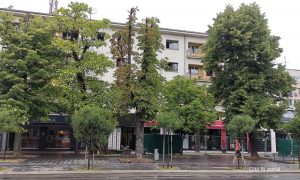 Kafići i pekara u centru Banjaluke zatvoreni: Sređuju se bašte ispred “Čajavčeve zgrade” FOTO/VIDEO