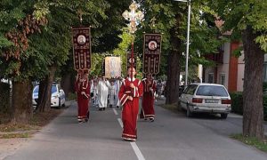 Uoči opštinske krsne slave: Cvijanovićeva u preobraženjskoj litiji u Prnjavoru