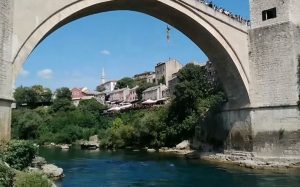 Oglasio se otac: Djevojčica (13) skočila sa Starog mosta u Mostaru VIDEO