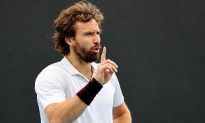 Nesvakidašnji potez: Gulbis protivnika gađao reketom VIDEO