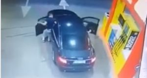 Incident na pumpi: Pokušao mu ukrasti auto, pa se zabio u gasno postrojenje VIDEO