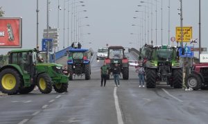 Nastavljene blokade puteva: Poljoprivrednici u Srbiji ne odustaju od zahtjeva
