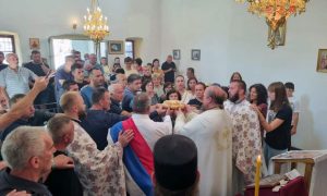 Lomili slavski kolač: Oko 600 Srba prisustvovalo obilježavanju slave hrama u Gubinu