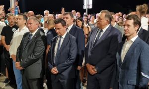 Ulicama Trebinja krenula svečana litija: Učestvuju Dodik i Višković