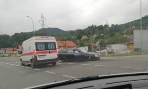 Težak sudar dva automobila: Od siline udara audiju otpali točkovi VIDEO