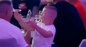 Snimak pobrao simpatije: Dječak zapjevao Bajin hit i oduševio sve VIDEO