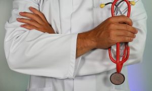 Organizovan najveći štrajk zdravstvenih radnika: Desetine hiljada bolničara traže veće plate