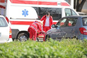 Teška saobraćajka na Ibarskoj magistrali: Povrijeđene tri djevojčice i dvije žene