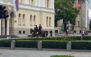 Pozitivne reakcije građana: Konjica patrolirala centom Banjaluke