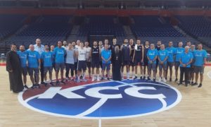 Podrška pred iduće izazove: Patrijarh Porfirije posjetio srpske košarkaše na treningu