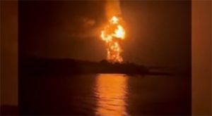 Najveća industrijska nesreća na Kubi: Zapalio se i srušio i treći rezervoar sa naftom VIDEO