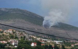 Gori na nepristupačnom terenu: Požar na istočnim obroncima planine Leotar još nije pod kontrolom