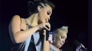 Krajnje neočekivana situacija: Djevojka gurnula Lepu Brenu, pjevačica joj odmah vratila VIDEO