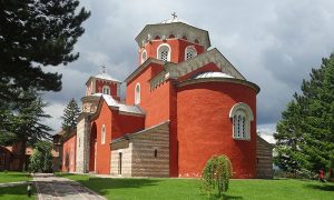 Ministarstvo osudilo skrnavljenje manastira Žiča: Vandalizma i nepoštovanje kulture