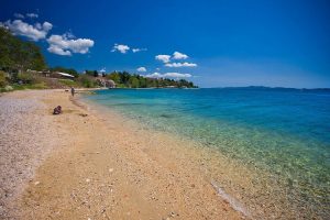 Podignuta crvena zastava: Provjerava se čistoća mora na plaži u Zadru