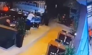 Snimak sa pumpe podigao prašinu: Nešković tvrdi da nije gađao radnika i skinuo mu majicu VIDEO