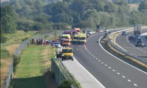 Velika tragedija u Hrvatskoj: Autobus sletio sa auto-puta, stradalo 11 osoba