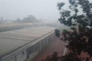 Snažno nevrijeme u Banjaluci: Jak vjetar i kiša otežavaju saobraćaj VIDEO