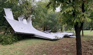 Snažno nevrijeme u Skoplju: Ulice pod vodom, vjetar obarao stabla i nosio krovove VIDEO