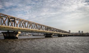 Djevojka (20) skočila sa Pančevačkog mosta: Pecaroš je izvadio iz vode i spasio
