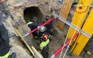Pljačkaši iskopali tunel ispod banke pa se zaglavili: U pomoć zvali policiju