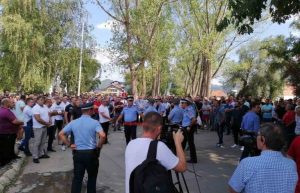 Intervenisala i policija: Održani protesti radnika i građana ispred “Alumine”