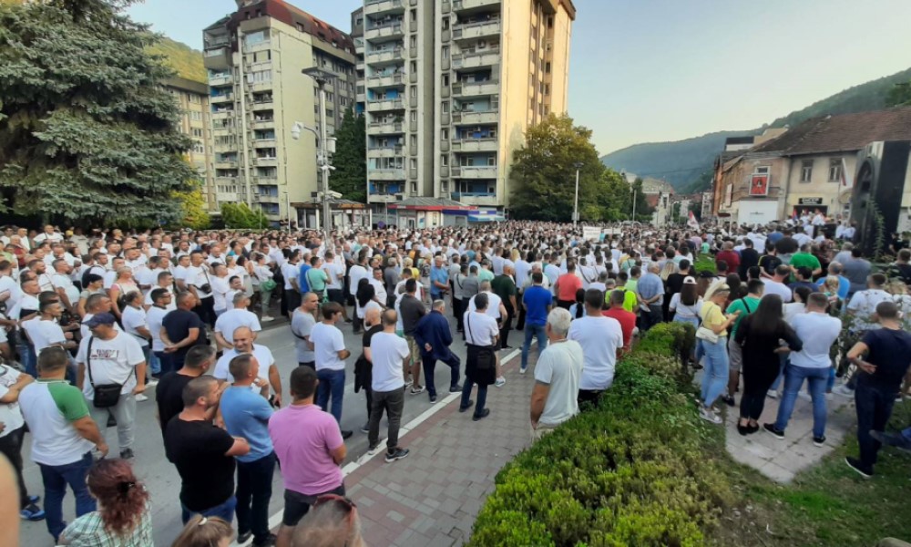 “Odbrana Alumine”: Protest u Zvorniku protiv prodaje potraživanja FOTO