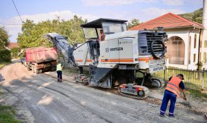 Počela rekonstrukcija kilometra lokalnog puta prema Donjim Kolima: Nova obećanja o vodosabdijevanju