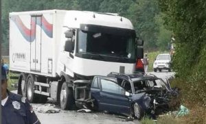 Sudar auta i kamiona: Jedna osoba stradala u saobraćajnoj nesreći