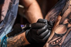 Tetoviranje postaje uobičajena pojava: Tetovaža kao moda ili iskazivanje društvenog i ličnog identiteta
