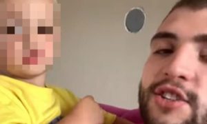 Veljko Ražnatović zapjevao sa sinom: “Sa Manjače krenuli su vuci” VIDEO