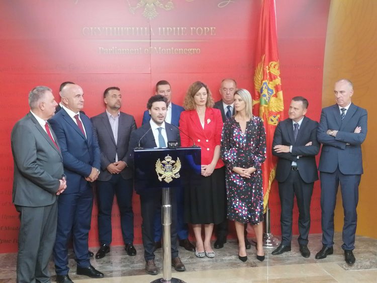 Nije sastavila ni četiri mjeseca: Pala Vlada Dritana Abazovića