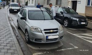 Parkirao se nasred ulice i otišao: Vozač u Banjaluci blokirao saobraćaj FOTO