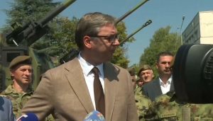 Vučić obilazeći novo naoružanje: “Nora” najveća snaga Vojske Srbije