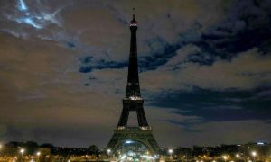 Pariz gasi svjetla: Ajfelova kula ostaje u mraku zbog uštede struje