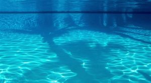 Nijedan nije znao plivati: U bazenu se utopili otac i sin, tijela pronašao komšija