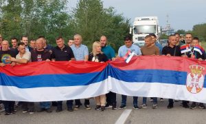 Vezivanje zastava u Bijeljini: Jedinstvo potvrđeno u najtežim trenucima za srpski narod