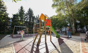 Završeni radovi: Mališani naselja Centar dobili novo igralište