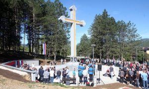 Sjećanje na poginule borce i civile: U Drvaru otkriven Centralni spomenik žrtvama rata