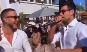 Kitili ga novčancama: Đoković se ponovo latio mikrofona i oduševio sve VIDEO